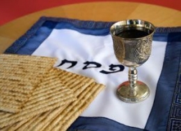 Ilustrasi: roti dan anggur hidangan pada malam Paskah Yahudi | via jewishvoice.org