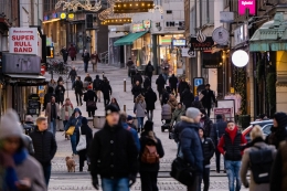 Masyarakat Swedia perlahan kembali beraktifitas seperti biasa di bulan Februari 2022 | Photo: Bloomberg