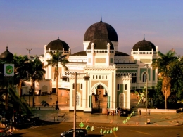 Image: Masjid Raya Al Mahsun Medan (by Merza Gamal)