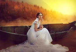 Sumber : https://pixabay.com/photos/girl-beauty-fantasy-boat-sunrise-2665400/ 