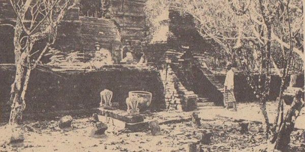 Cungkub makam Puteri Suwari di Leran, Gresik (Sumber: Pengantar Sejarah Kebudayaan Indonesia Jilid III)
