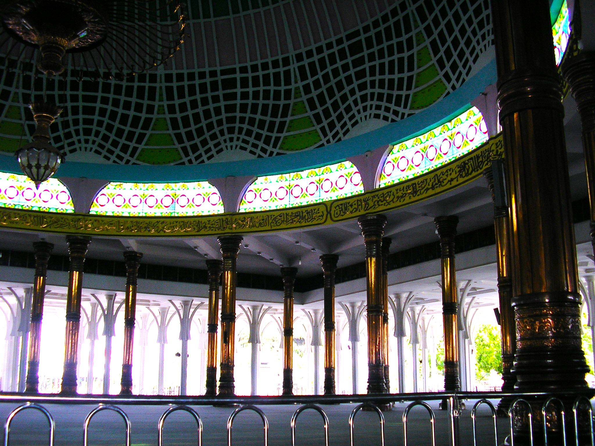 Image: MAsjid Al Fahlah Jambi yang lebih dikenal sebagai MAsjid 1000 Tiang (by Merza Gamal)