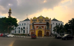 Image: Masjid Sultan Mahmud Badaruddin Palembang dengan arsitektur bergaya Tiongkok dan Eropa (by Merza Gamal) 