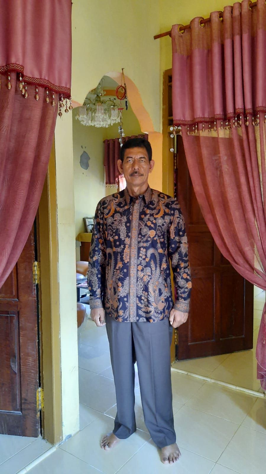 Batik hadiah dari konkernas PGRI/dokpri