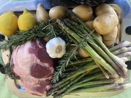 Daging domba, asparagus hijau,  thymian, rosmarin, kentang, jeruk, bawang putih (foto iin)