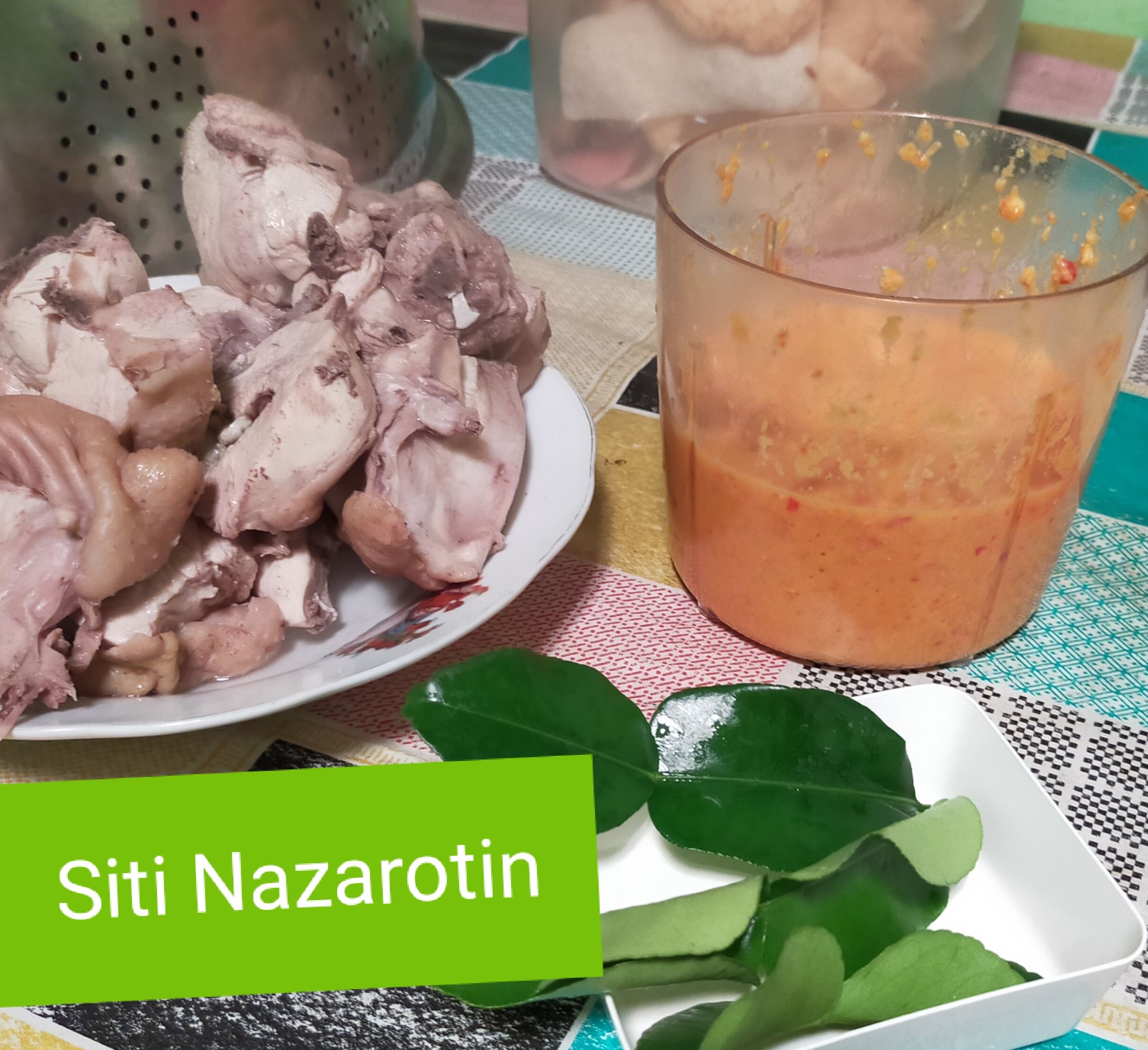 Bahan membuat Ayam Suwir Pedas Kemangi | Foto: Siti Nazarotin