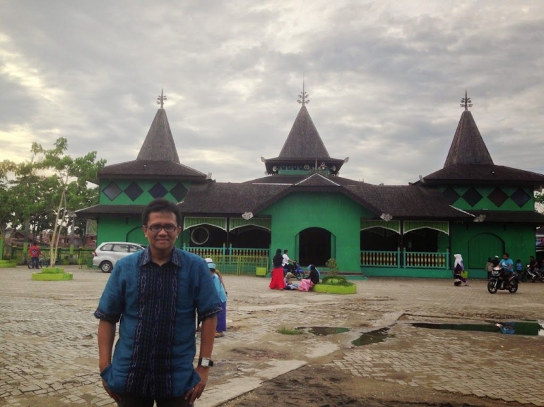 Image: Masjid Sultan Suriansyah yang berdiri tahun 1526 di Tepian Sungai Kuin (by Merza Gamal)