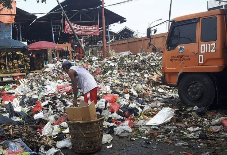 Kondisi sampah DKI Jakarta mengabaikan UU. No. 18 Tahun 2008 Tentang Pengelolaan sampah. Sumber: DokPri.