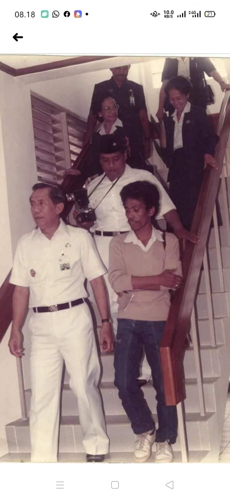 Blusukan dengan Gubenur DKI Jakarta R. Soeprapto, 1985 (dok Nur Terbit)