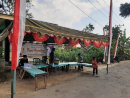 pemasangan terop untuk bazar bersama warga Desa Tambang dan karangtaruna. kami mencoba mendekatkan diri kepada warga desa agar acara-acara selanjutnya
