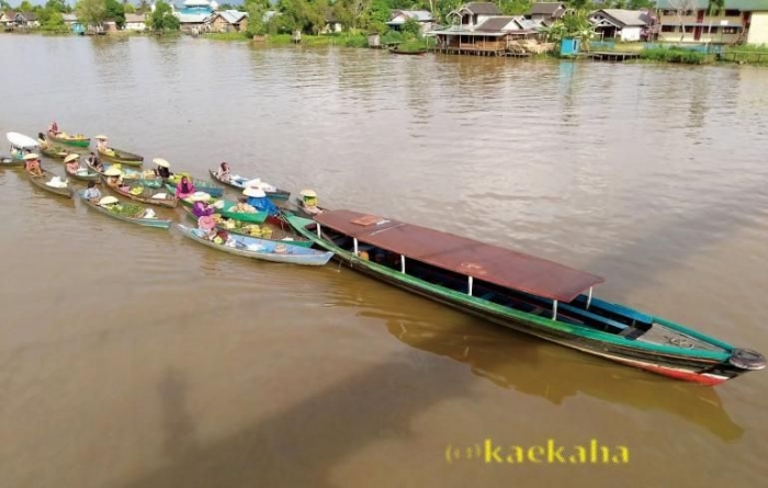 Formasi Unik Jukung Barenteng, Ketika yang Besar Menolong yang Kecil/Lemah. | @kaekaha