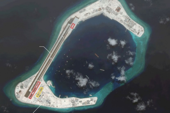 Citra satelit terbaru menunjukkan pembangunan hanggar militer di Karang Subi, Laut Cina Selatan oleh Cina (Sumber foto dari The New York Times)