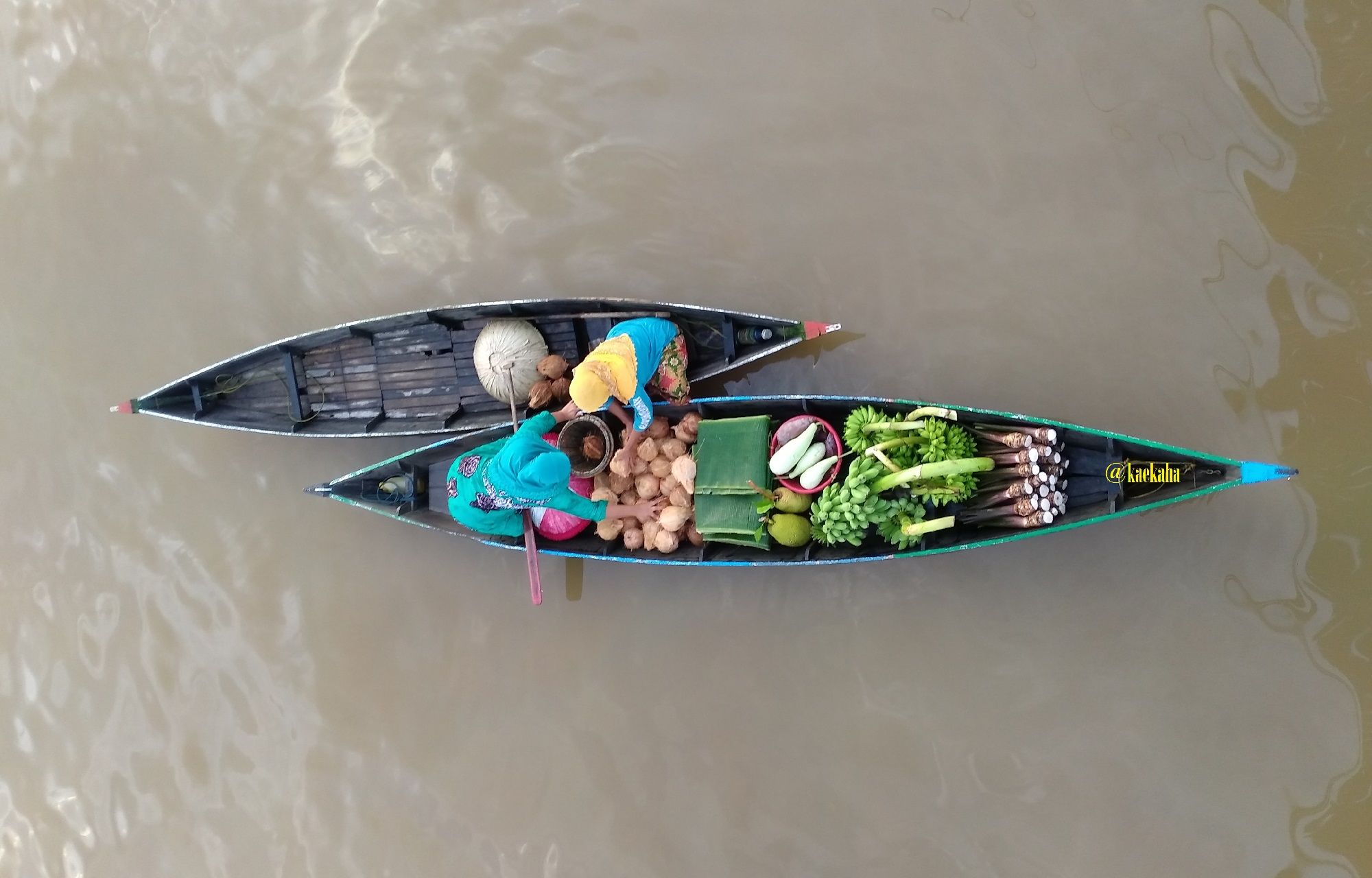 Menjaga Hubungan Baik Antara Penjual dan Pembeli atau Pengepul dan Pengecer di Pasar Terapung | @kaekaha