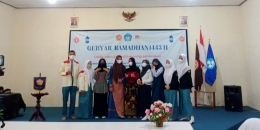 Foto bersama OSIS dan IPMA dalam kegiatan Gebyar Ramadhan 1443 H(dok:OSIS)