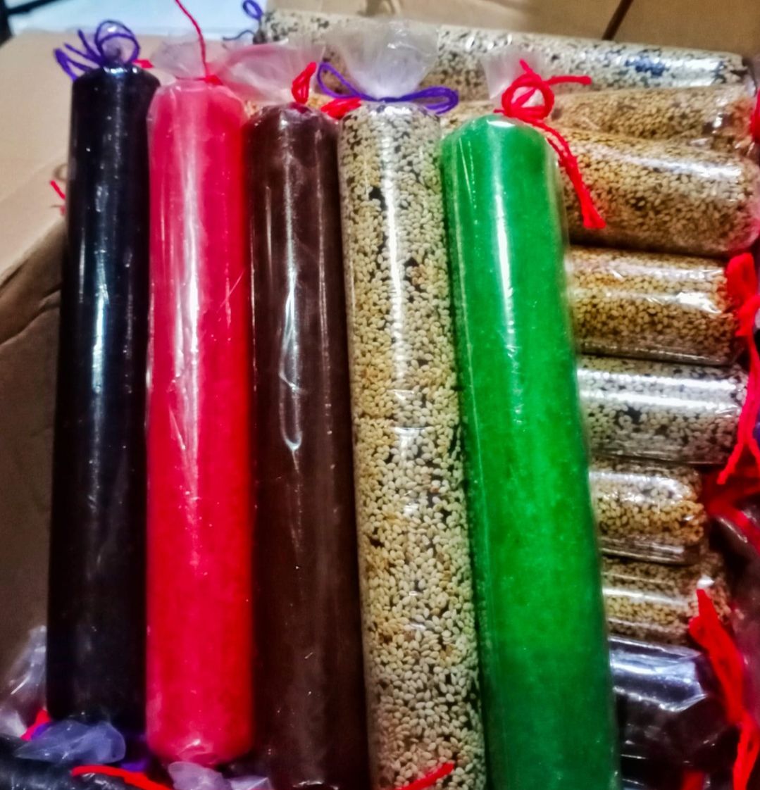 Berbagai varian dodol Betawi bikinan Ibu April (foto : dok Nur Terbit)