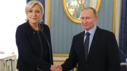 Putin Mendukung Marine Le Pen, Capres Perancis yang Anti Hijab? (Moskow, 24 April 2017, foto: Mikhail KLIMENTYEV / SPUTNIK / AFP)
