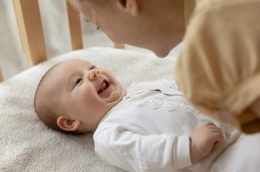 Interaksi sejak usia bayi (dreamstime.com)