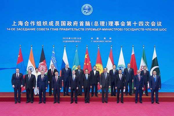 Pemimpin Negara  berfoto  bersama Organisasi Kerjasama Shanghai (SCO) ke-14, di Zhengzhou, Cina,15 Desember 2015. [Foto/Xinhua]