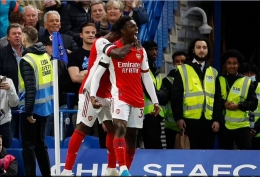 Eddie Nketiah merayakan gol ke gawang Chelsea di Stamford Bridge, Kamis (21/4/2022) dini hari WIB: Dailymail.co.uk