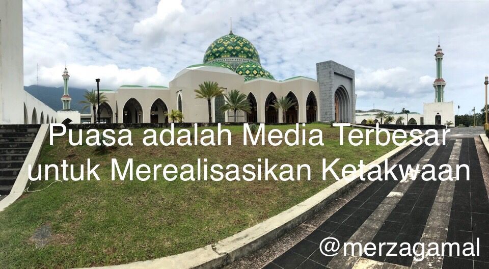 Image: Puasa adalah Media Terbesar untuk Merealisasikan Ketakwaan (Photo: Masjid Agung Natuna by Merza Gamal)