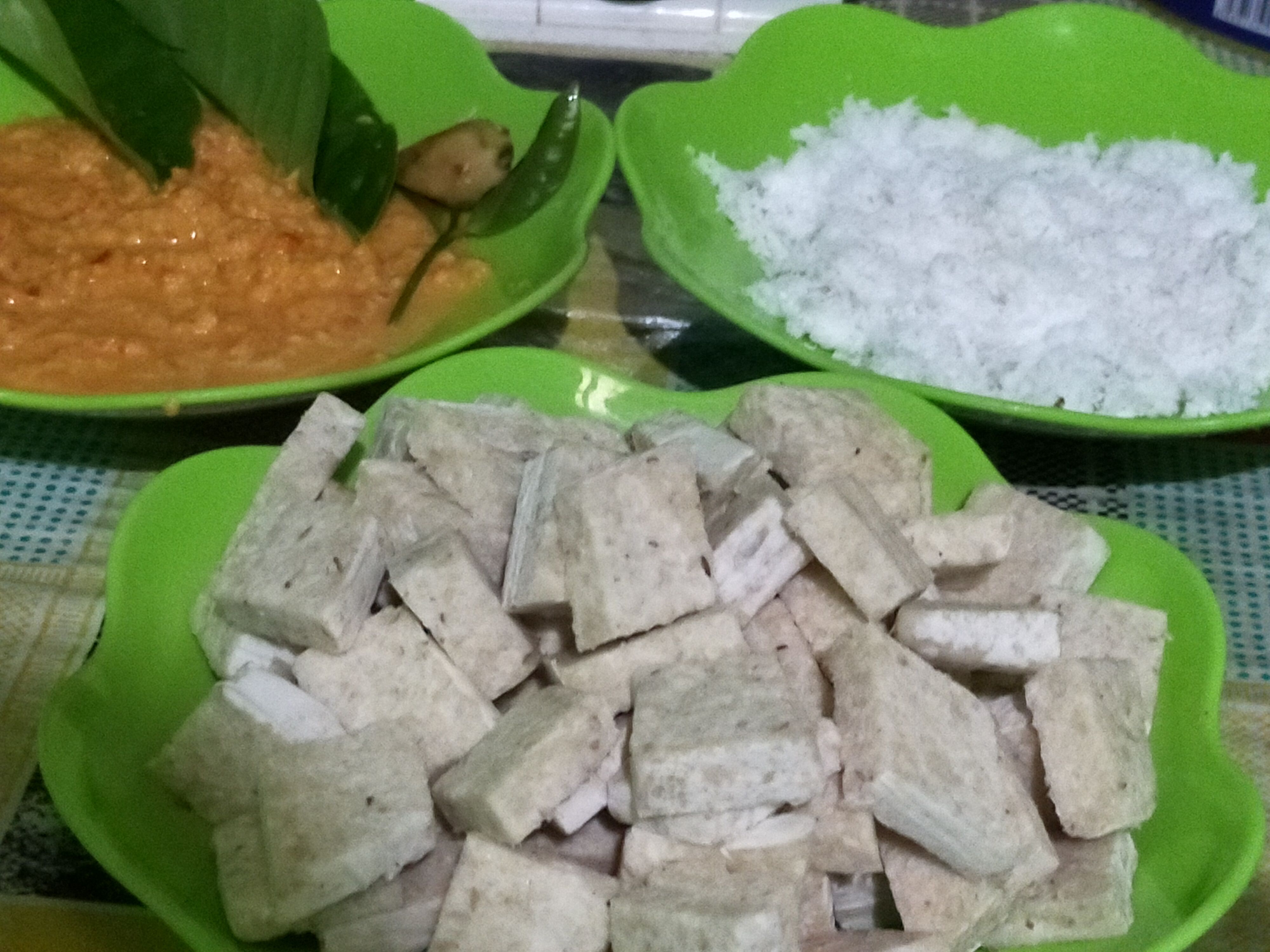 Bahan membuat Tempe Gembus Udang Rebon | Foto: Siti Nazarotin