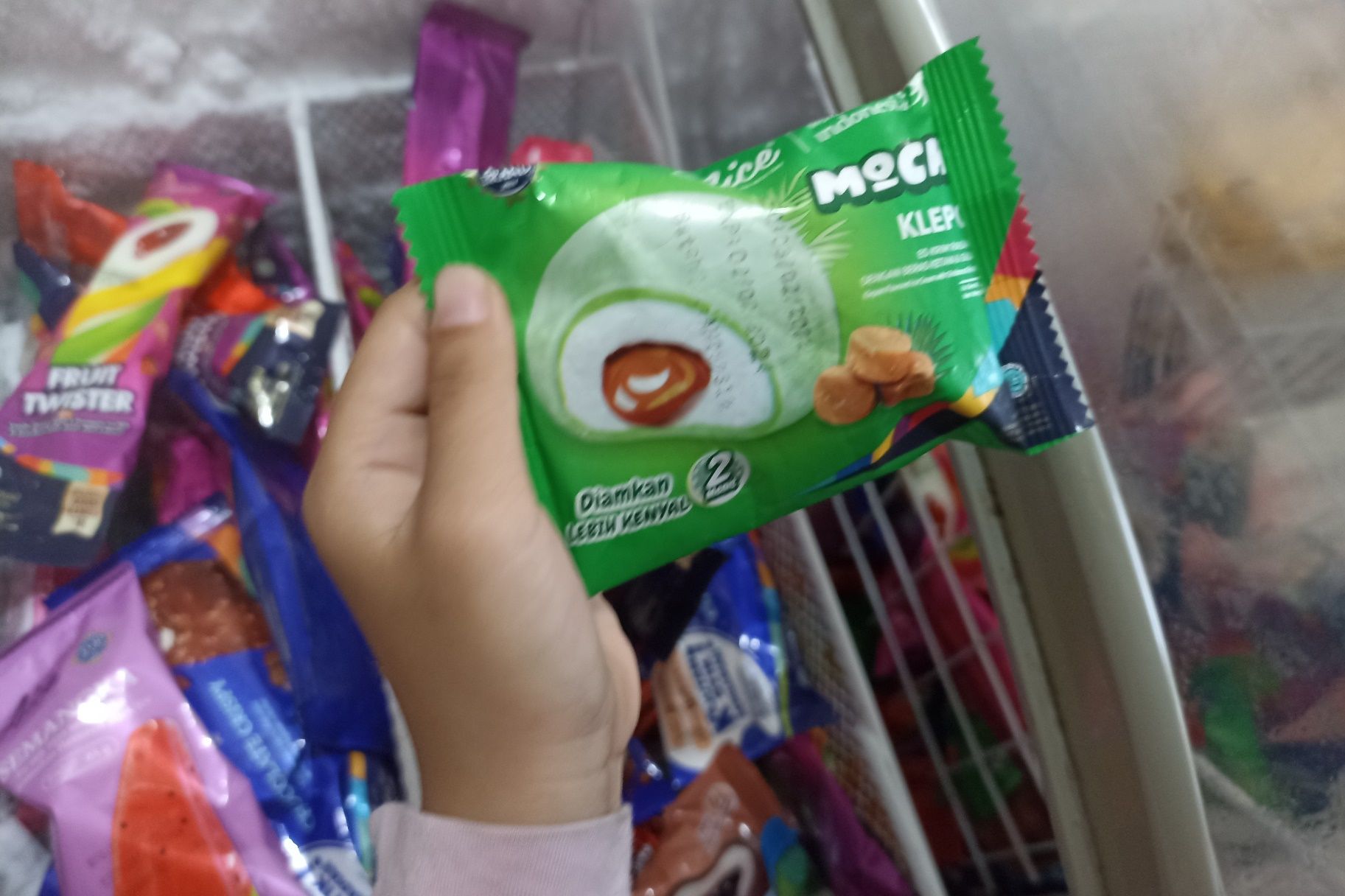 Es krim mochi rasa klepon dari Aice (foto by widikurniawan)