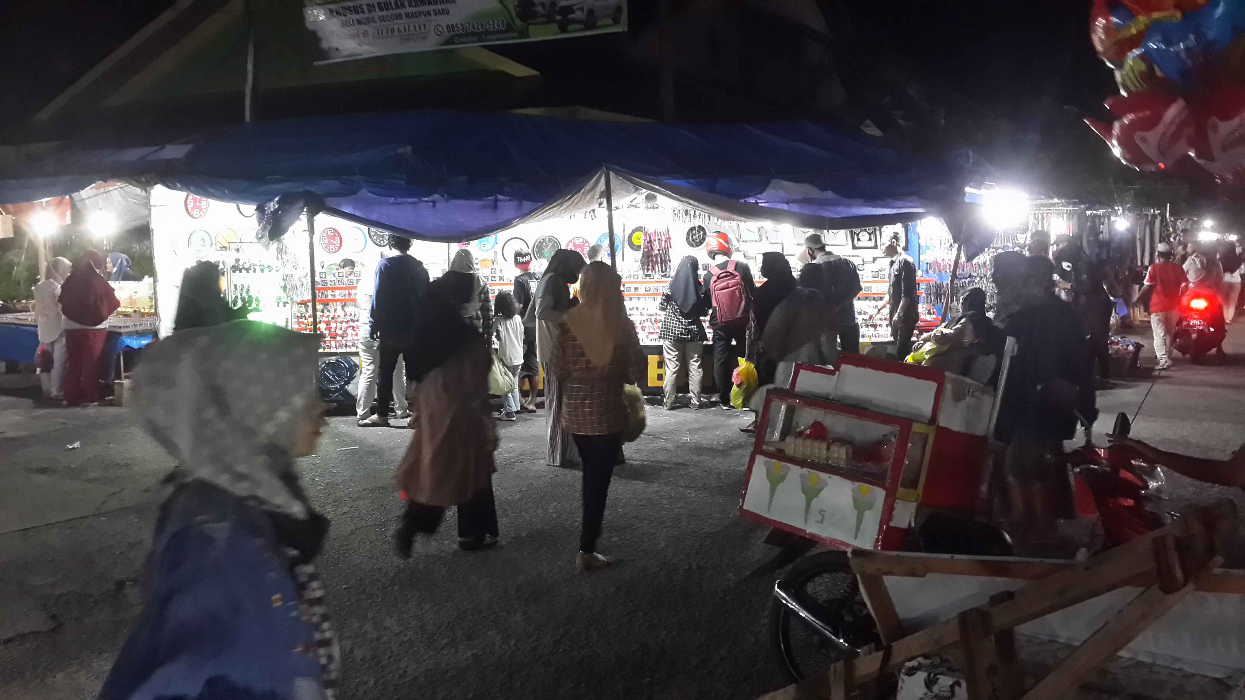 Suasana bazar ramadhan di 10 H +/dokpri