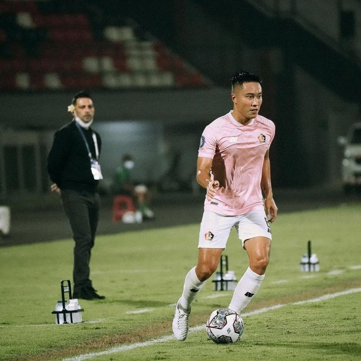 Arthur Irawan saat bermain sebagai gelandadng (Foto: persikofficial)