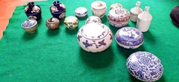 Guci dan mangkuk keramik berusia sekitar 700 tahun. Sumber: Ayocirebon.com