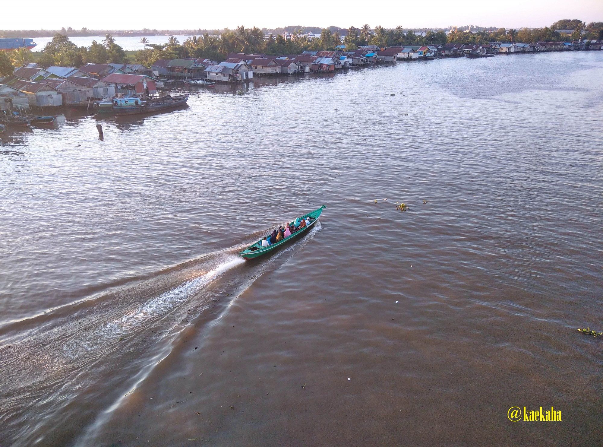 Aktifitas Transportasi di Sungai Barito | @kaekaha