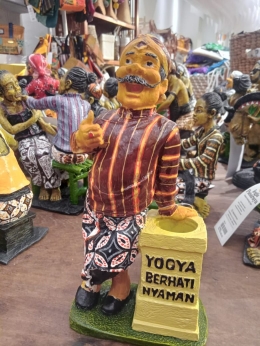 Souvenir Unik dan Menarik yang Ada di Jogja Pasaraya - Sumber : Dokumentasi Prama R. Putranto