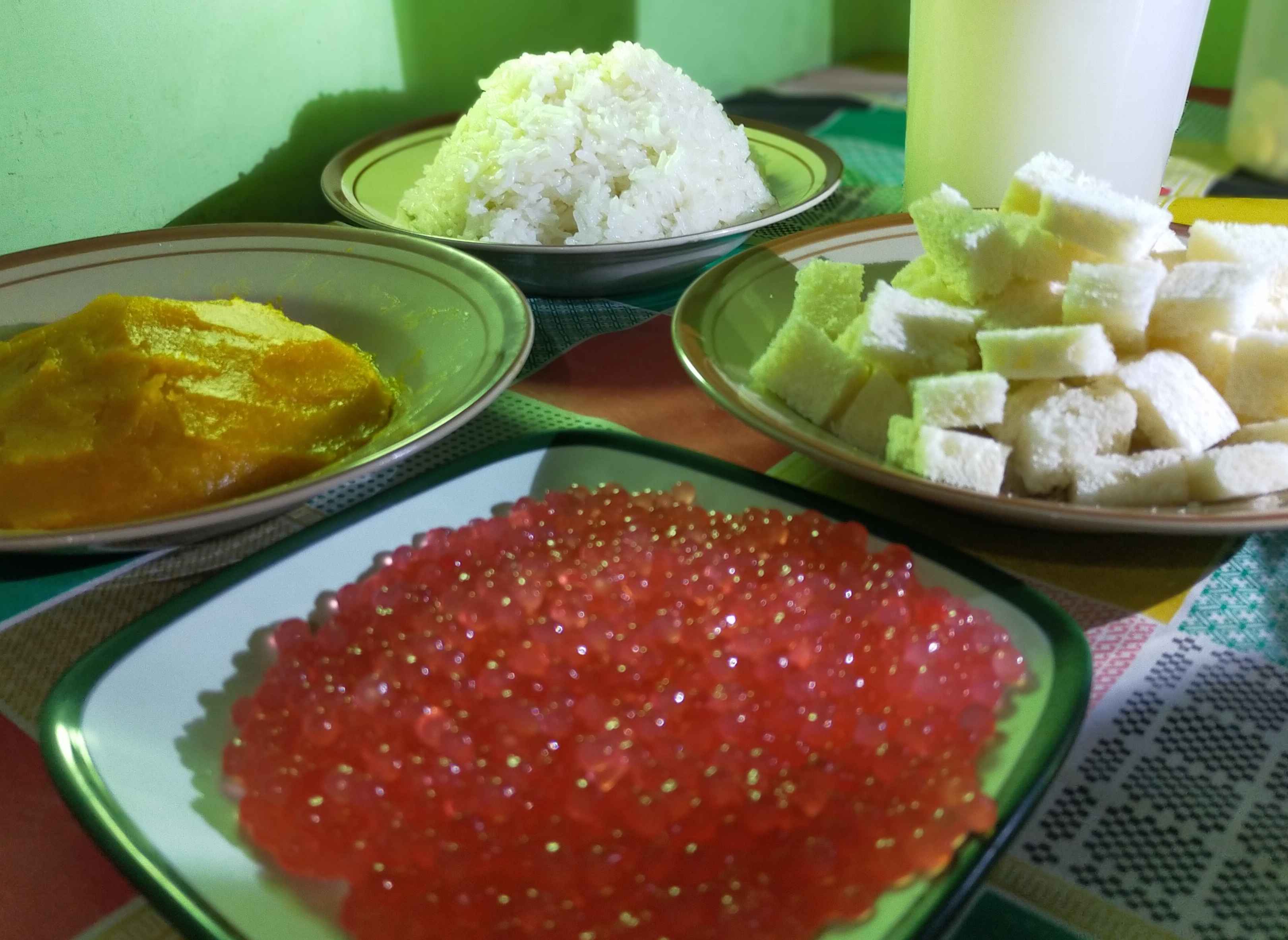 Semua isian angsle siap disajikan | Foto: Siti Nazarotin