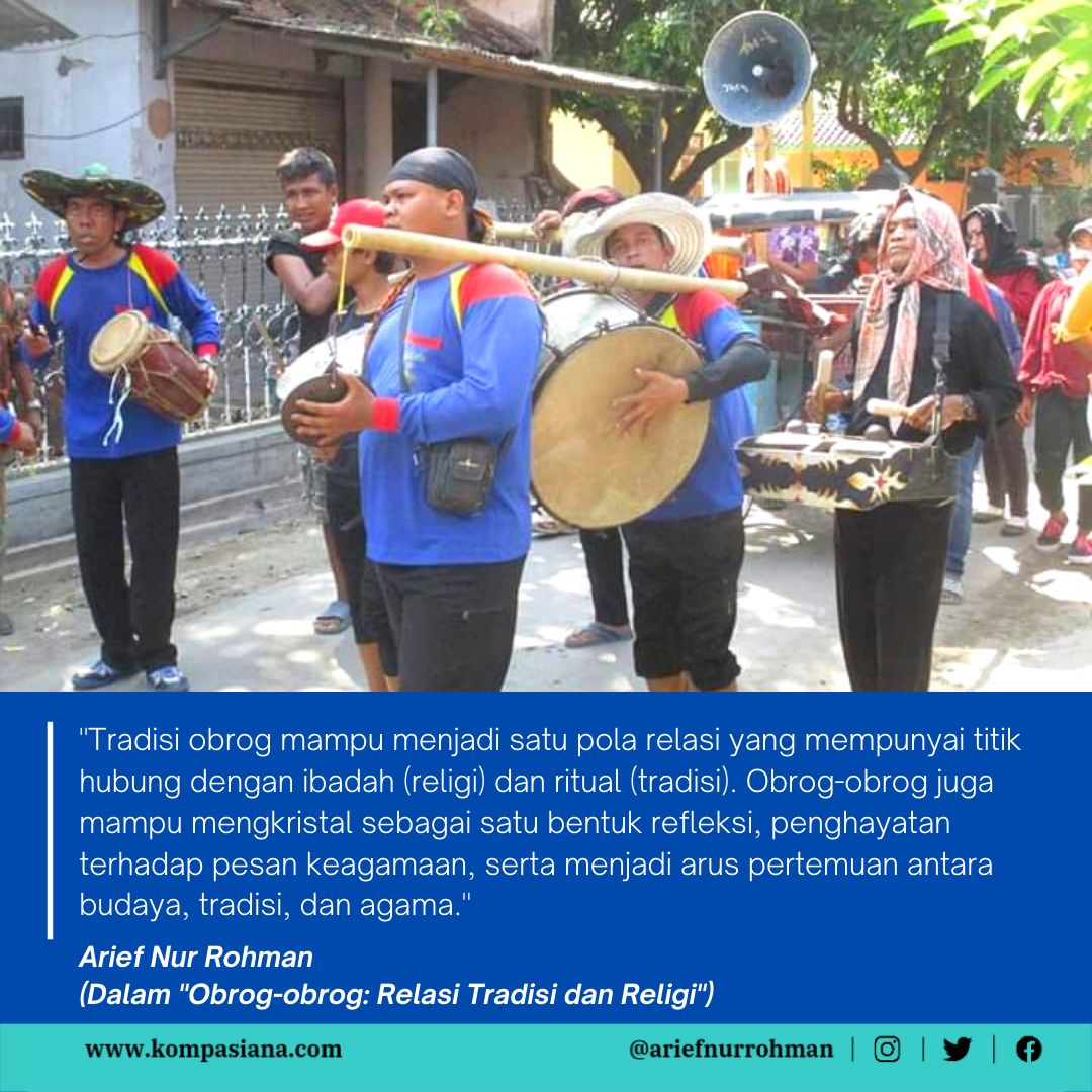 Grup Obrog-obrog Desa Bojongcideres sedang berkeliling kampung (sumber: Dok. Pribadi)