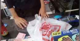 Ilustrasi: Stop jual kantong plastik di Ritel dan Pasar Modern, Sumber: DokPri.