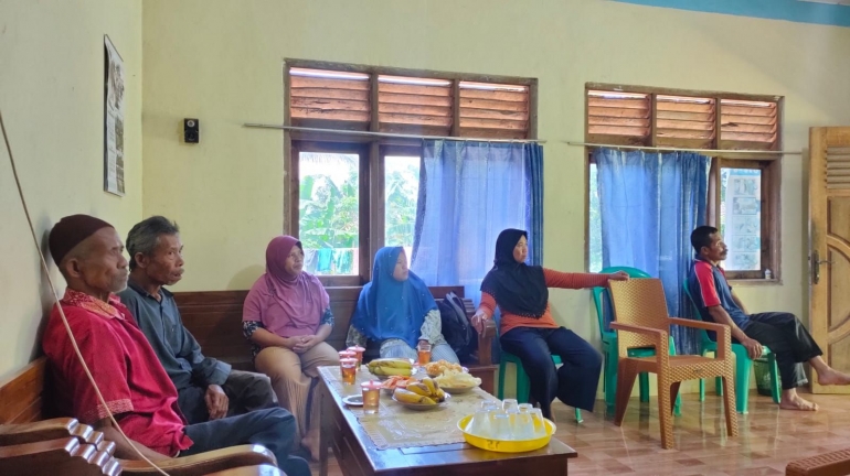 (Dokumentasi pribadi sosialisasi di Dusun Banjaran Gunung)