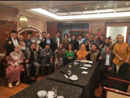 Buka puasa dengan teman-teman lawyer (foto dok Nur Terbit)
