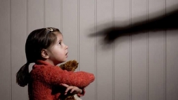 Ilustrasi kekerasan pada anak | Foto: momtastic.com 