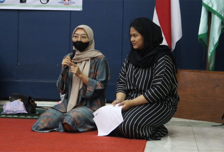 Dokumentasi Ibu Nurchayati & MC Cantika pada Sharing Session Ramadhan (Dok. pribadi)