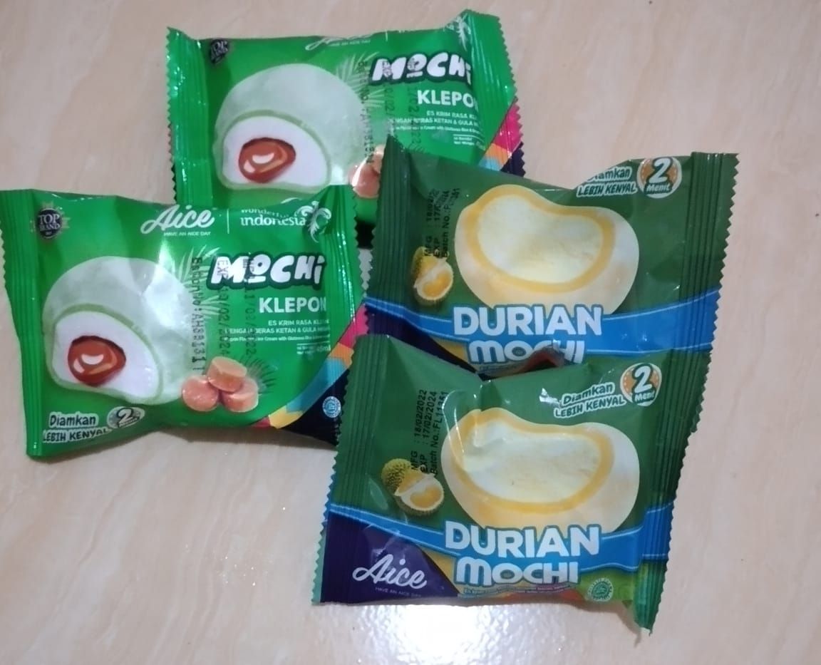 Dua varian mochi, klepon dan durian, yummy! (dokpri)