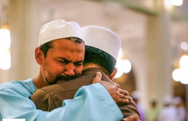 Saling memaafkan di Hari Raya IdulFitri (tribunnews.com)