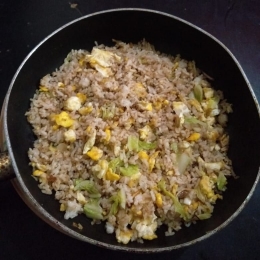 Masak praktis nasi goreng terasi bumbu podomoro. Foto: Dokpri