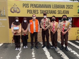 Sebagian anggota Saka Bhayangkara Pondok Aren yang membantu pengamanan Lebaran di kawasan Bintaro Jaya. (Dokpri)