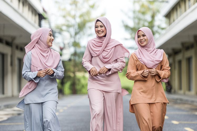 Dalam menyambut hari lebaran, memakai baju baru seolah-olah menjadi kaharusan. | Sumber: KOMPAS.COM