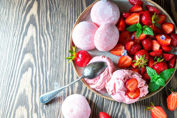 Es krim Aice Mochi dan buah-buahan (dok.kompas.com)