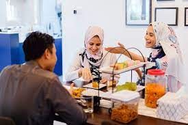 Pandai-pandailah memilik topik pembicaraan agar suasana lebaran menjadi asyik tanpa konflik. Foto: Pexel 