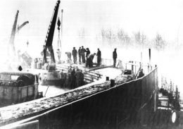 Pembangunan Tembok Berlin yang memisahkan Kota Berlin Barat dan Kota Berlin Timur pada 20 November 1961 | Sumber Gambar: web.archive 