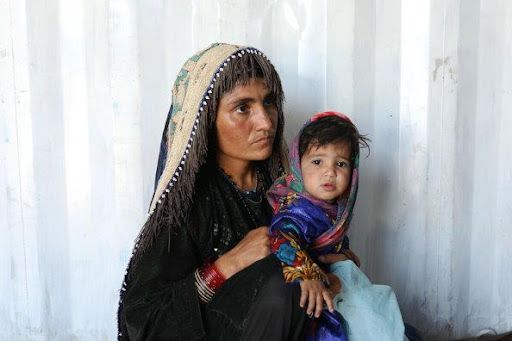 Ibu dan anaknya sedang mengalami masalah kelaparan di Afghanistan. | Sumber: World Food Programme