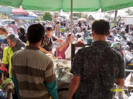 Pasar Ahad, Juga Menajadi ajang Berlebaran antar Pedagang | @kaekaha