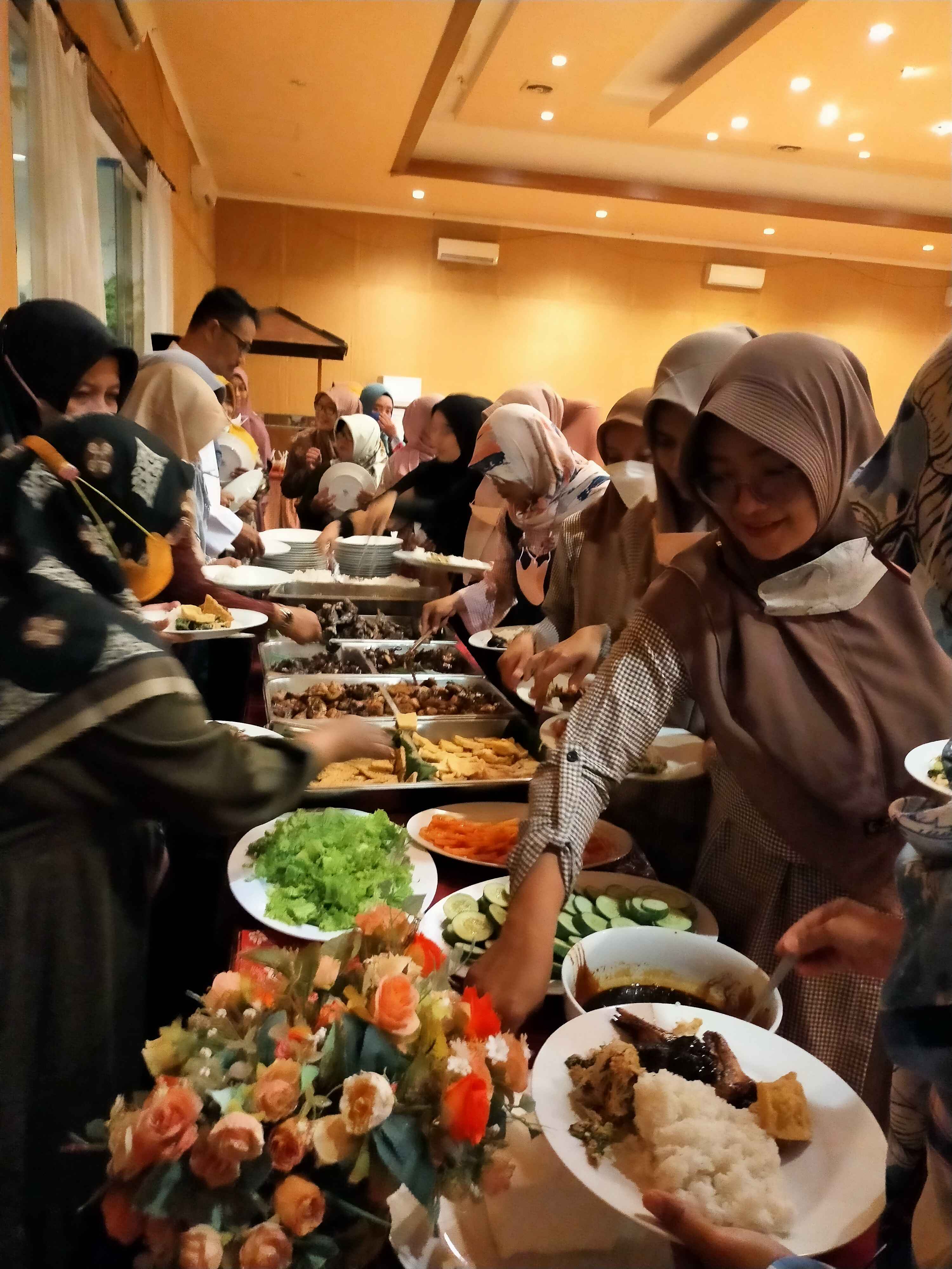 Acara bukber bersama teman sekomunitas | Foto: Siti Nazarotin