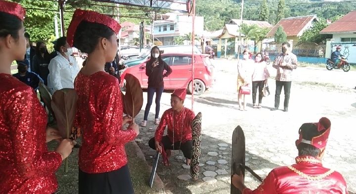 Tarian penyambutan sebagai tradisi seni Budaya di daerah Pamona. Doc Pri